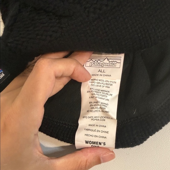 Patagonia Women’s Black Vanilla Beanie - Picture 3 of 6